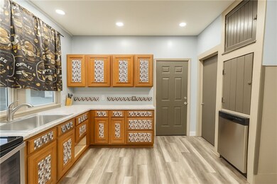 620 4th St, Charleston, IL 61920 - photo 5