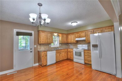 2300 S Owings St, Oak Grove, MO 64075 - photo 5