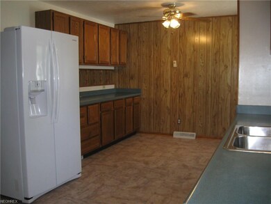 334 Erieview Blvd, Sheffield Lake, OH 44054 - photo 4