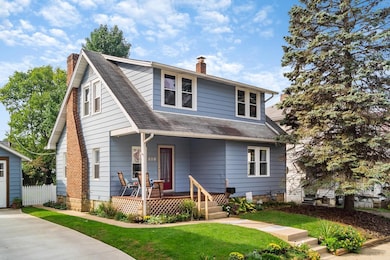 Wonderful covered front porch!