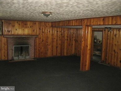 2102 Iverson St, Temple Hills, MD 20748 - photo 4