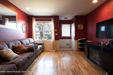 110 Lorraine Loop Living Room2