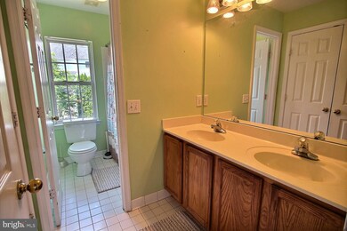 21503 Manor View Cir, Germantown, MD 20876 - photo 4