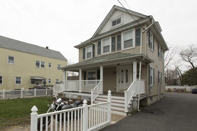 02_House Front-2