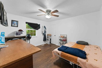 1554 Cherry Tree Dr, Clarksville, TN 37042 - photo 7