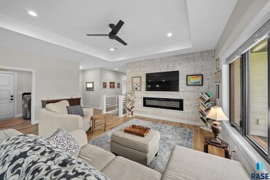 2820 E Daybreak Cir, Brandon, SD 57005 - photo 4