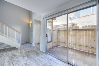 003_Foyer-Patio