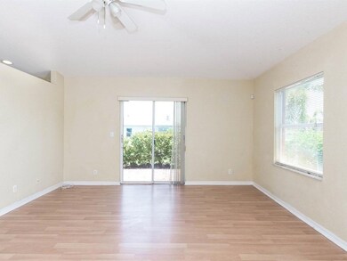 004_Living Room