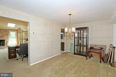 12214 Tildenwood Dr, Rockville, MD 20852 - photo 7