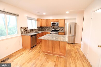 1554 Goldenrain Ct, Reston, VA 20190 - photo 3