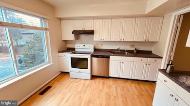 7853 Muirfield Ct, Potomac, MD 20854 - photo 3