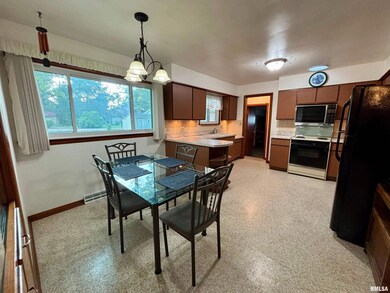 2707 2nd St, Moline, IL 61265 - photo 6