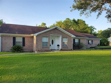 2626 W Dumble St, Alvin, TX 77511 - photo 3