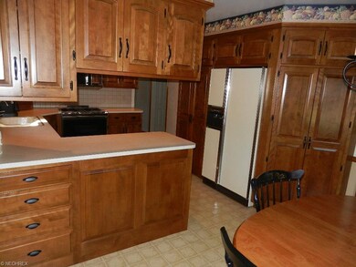 The kitchen comes fully applianced to include garb