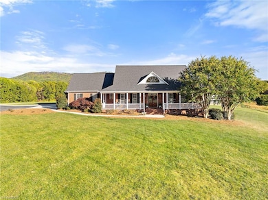 1462 Overby Rd, Walnut Cove, NC 27052 - photo 3