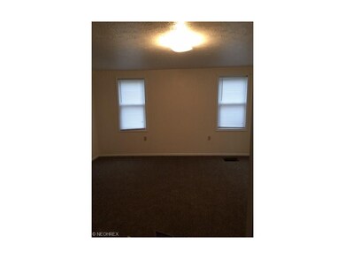 Full size dining room.  Neutral colors