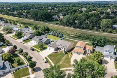 462 Napa Loop MLS-1