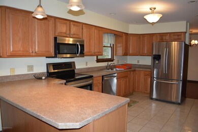 1086 Archbald Mt Rd, Archbald, PA 18403 - photo 3