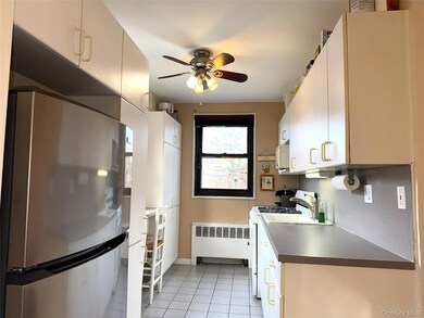 245-48 62nd Ave unit Upper 2/3BR, Little Neck, NY 11362 - photo 2