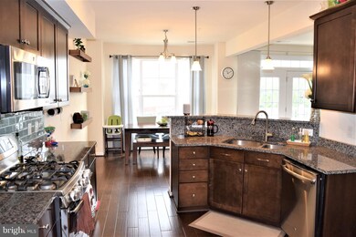 25245 Laureldale Terrace unit 2-B-4, Chantilly, VA 20152 - photo 5