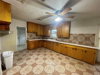 8313 Roswell St, Houston, TX 77022 - photo 3