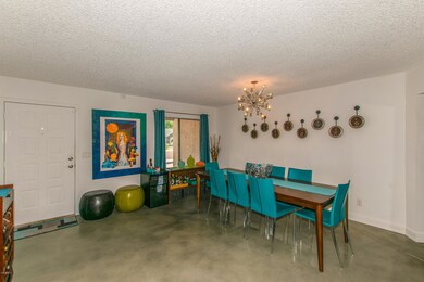 04 Dining Room
