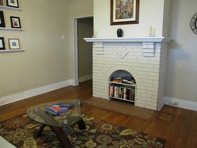 Living Room. Decorative fireplace
