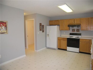 Bright and spacious kitchen!