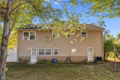 668 Warfield Rd, North Plainfield, NJ 07063 - photo 7