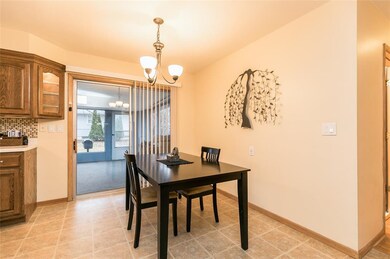 3121 Harvest Hill Rd SW, Cedar Rapids, IA 52404 - photo 7