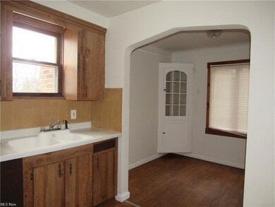 16815 Maple Heights Blvd, Maple Heights, OH 44137 - photo 4