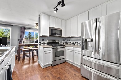 320 Wedgewood Cir, Lake In the Hills, IL 60156 - photo 5