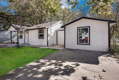 611 W Lone Star Ave, Cleburne, TX 76033 - photo 3