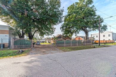 706 Reid St, Houston, TX 77022 - photo 3