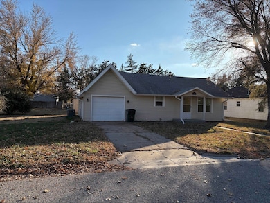 213 Pohlman St, Ellinwood, KS 67526 - photo 2