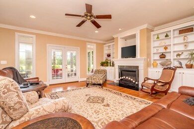 006_FamilyRoomView2