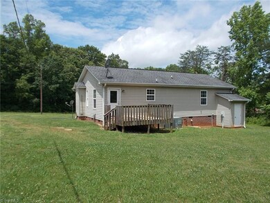 638 Neal Rd, Reidsville, NC 27320 - photo 6