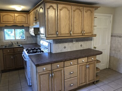 32 Wamesit St unit 1, Lowell, MA 01852 - photo 6