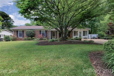 402 Chestnut Ln, Statesville, NC 28625 - photo 3