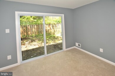 12129 Dove Cir, Laurel, MD 20708 - photo 7