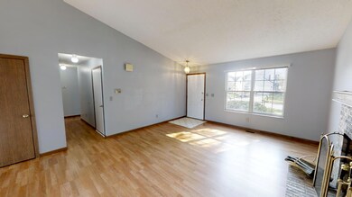 1457 Pineland Ct, Columbus, OH 43223 - photo 4