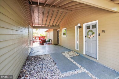 9 Rheims Ct, Sterling, VA 20164 - photo 5