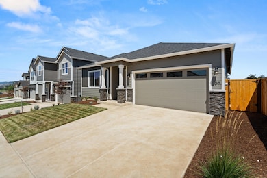 109 Valemont Dr unit 32, Eagle Point, OR 97524 - photo 3