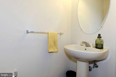 42813 Flannigan Terrace unit 15B, Chantilly, VA 20152 - photo 7