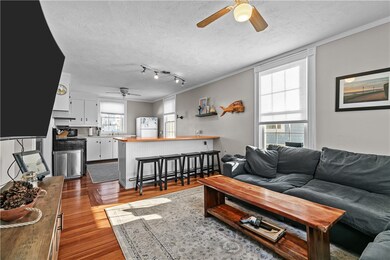 3 Dartmouth St unit 2, Newport, RI 02840 - photo 4