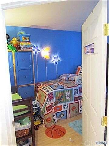 2nd bedroom