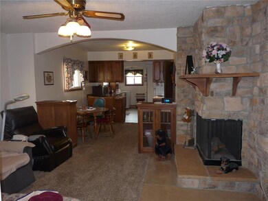 128 17th St SW, Cedar Rapids, IA 52404 - photo 2