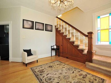 Entry/Foyer.