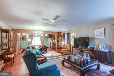 183 W Harmony Dr, Pottstown, PA 19464 - photo 4