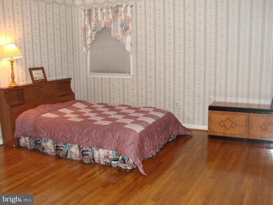 4406 Braeburn Dr, Fairfax, VA 22032 - photo 7